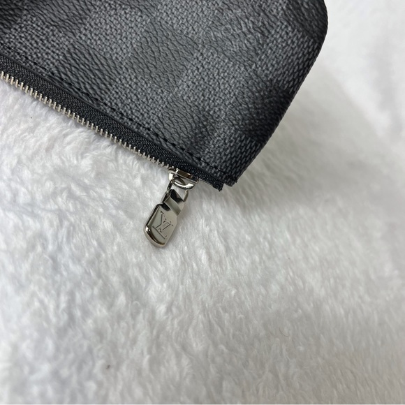 COPY - Louis Vuitton key pouch Used Gently - Picture 4 of 14